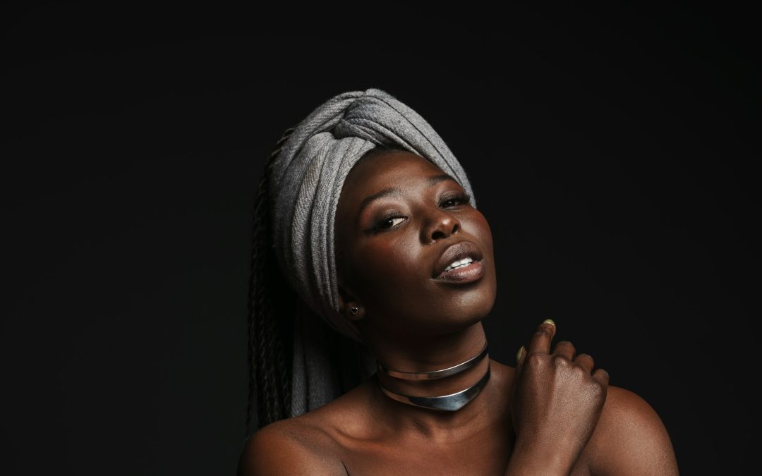 The Art of Elegance: Exploring the Versatile Usage of Scarves in Fashion